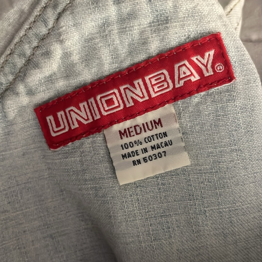 Super cute capri-ish overalls… in super good condition… super light denim - Picture 5 of 8